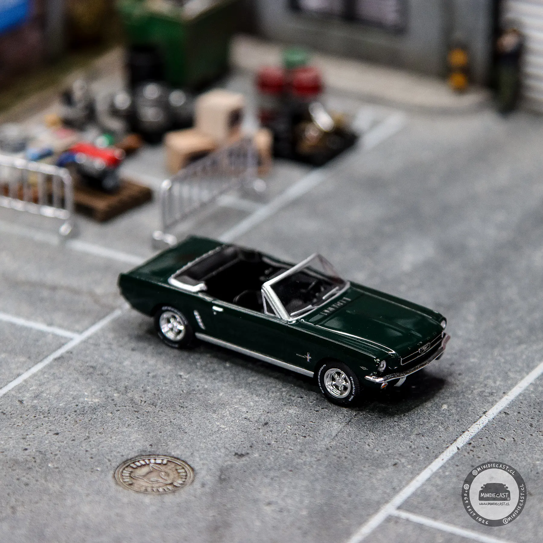 Mini GT 1:64 Ford Mustang Convertible 1964 – Highland Green. 