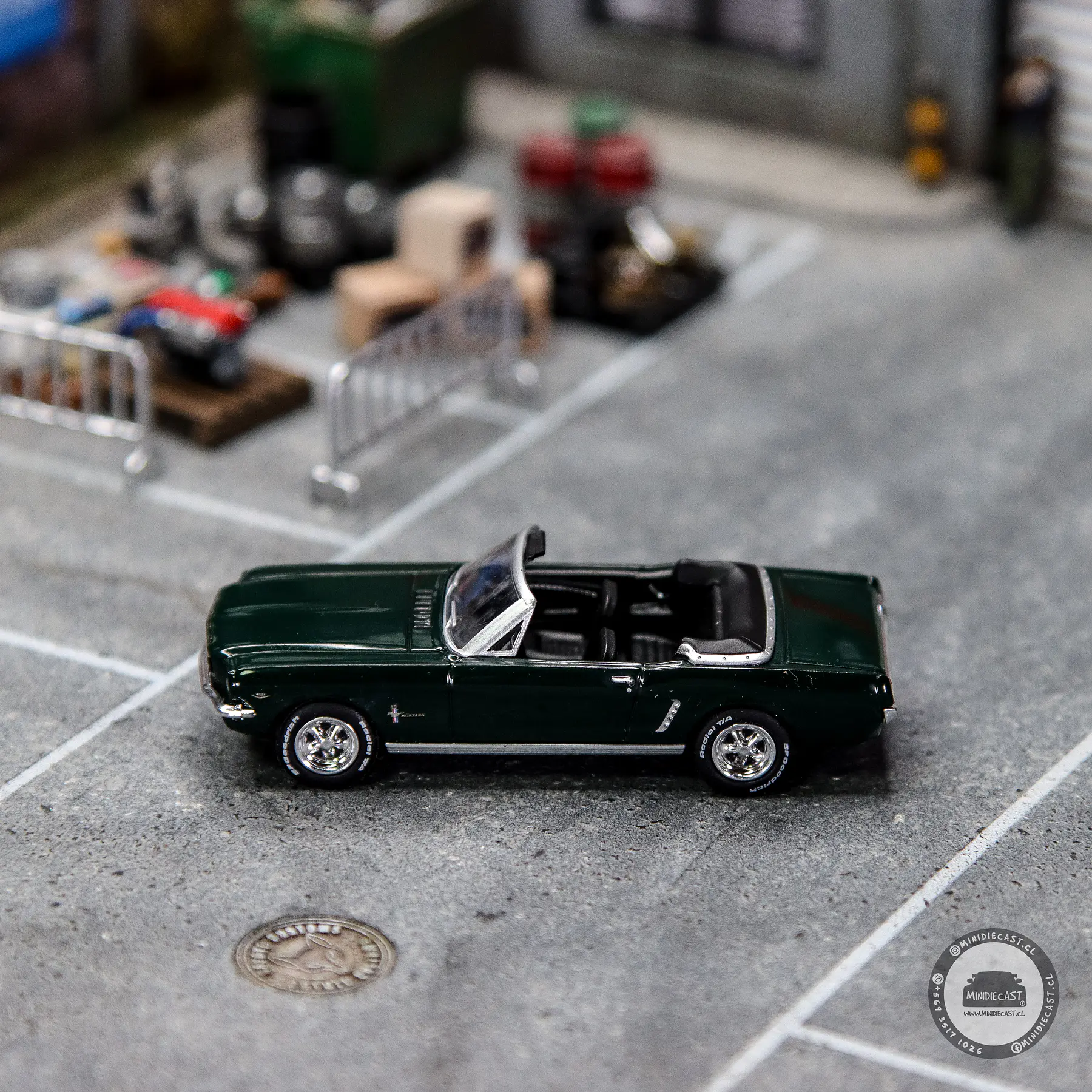 Mini GT 1:64 Ford Mustang Convertible 1964 – Highland Green. 