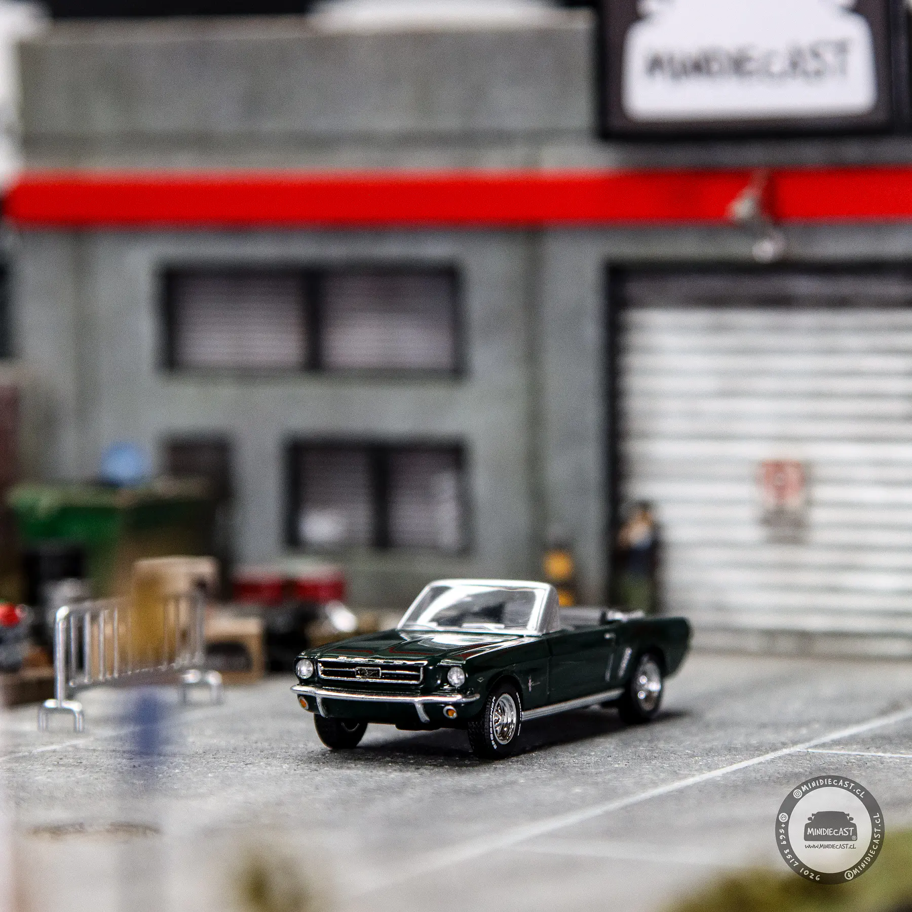Mini GT 1:64 Ford Mustang Convertible 1964 – Highland Green. 