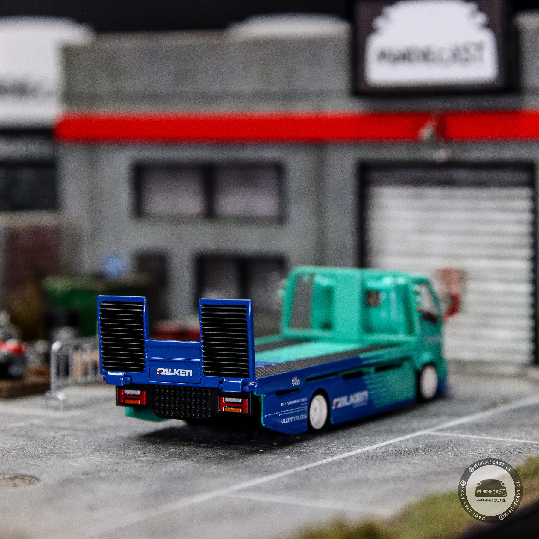 Cool Car 1:64 H300 flatbed transport trailer Falken.