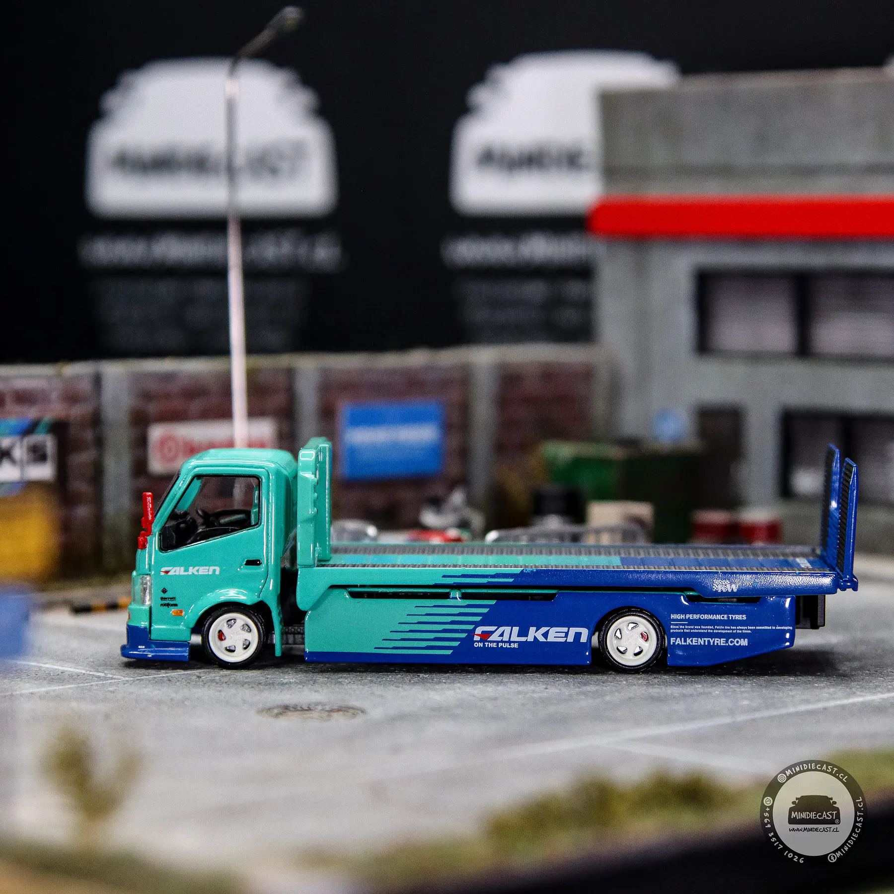 Cool Car 1:64 H300 flatbed transport trailer Falken.
