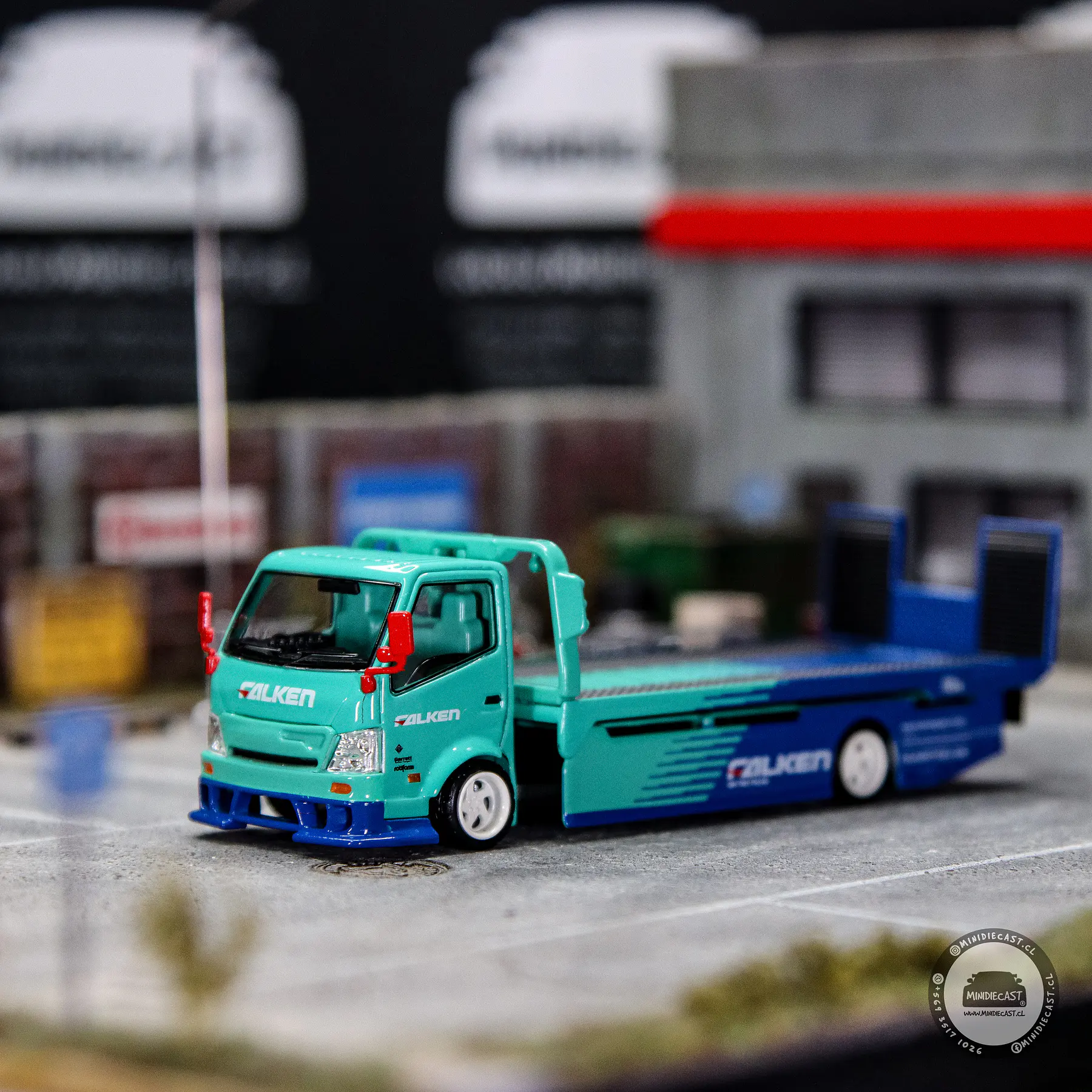 Cool Car 1:64 H300 flatbed transport trailer Falken.