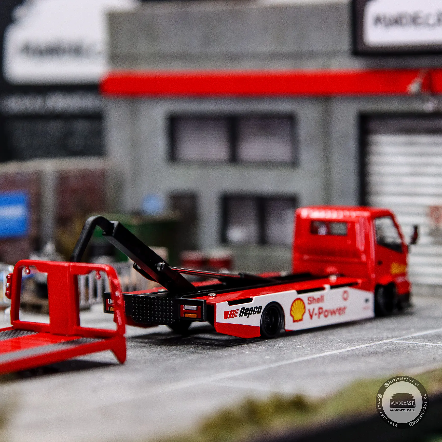 Cool Car 1:64 H300 flatbed transport trailer Shell.