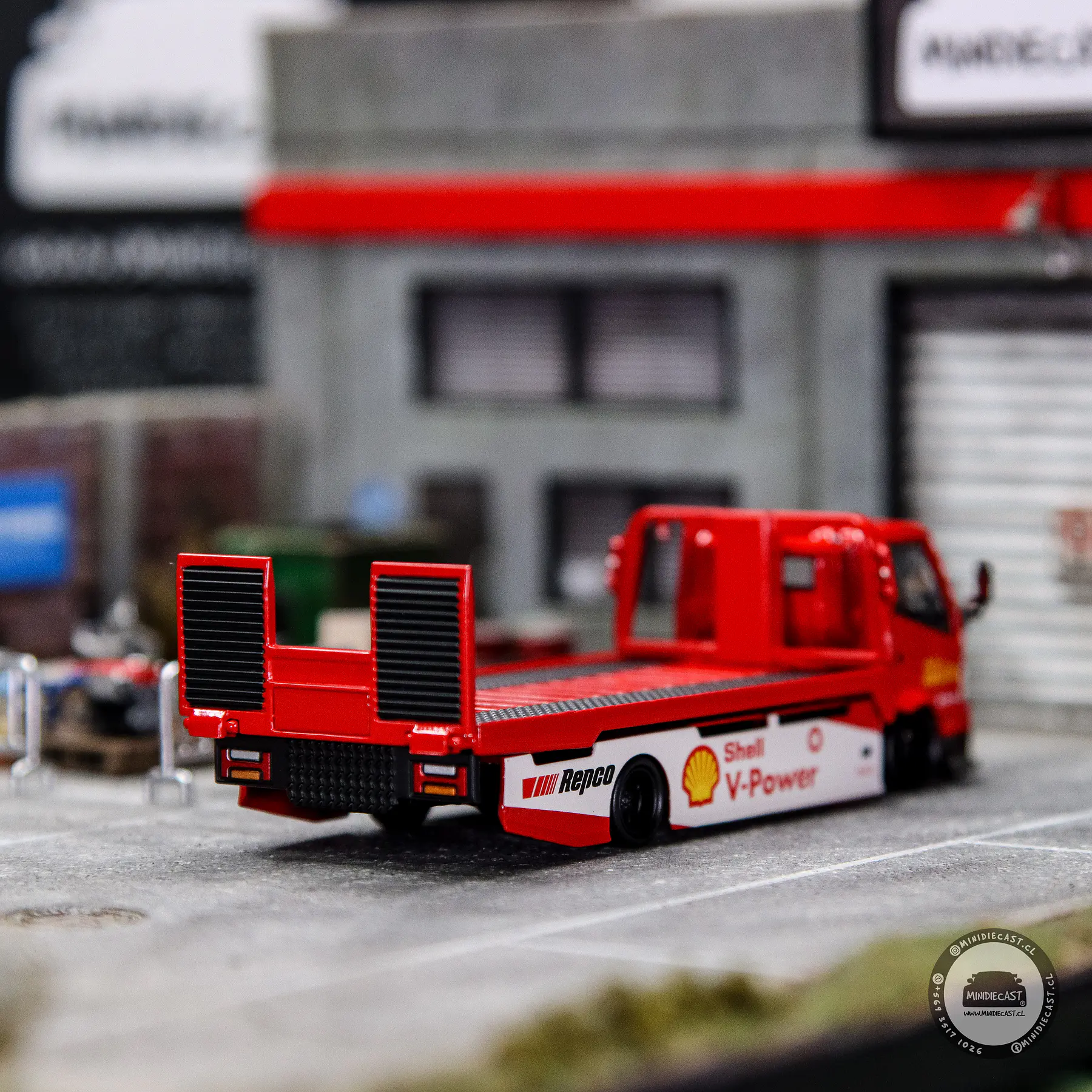 Cool Car 1:64 H300 flatbed transport trailer Shell.