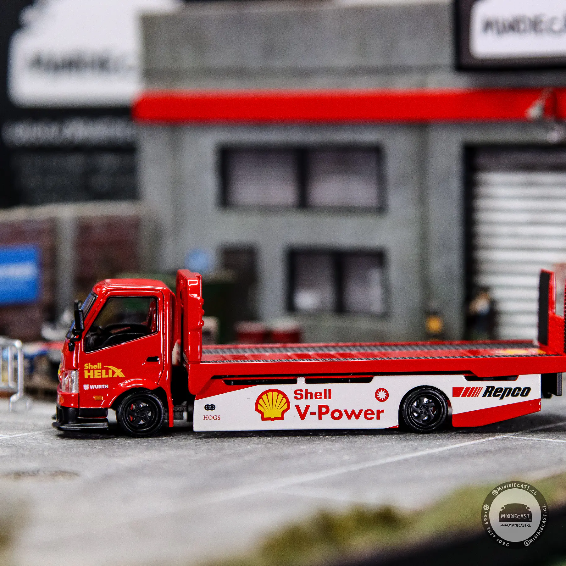 Cool Car 1:64 H300 flatbed transport trailer Shell.