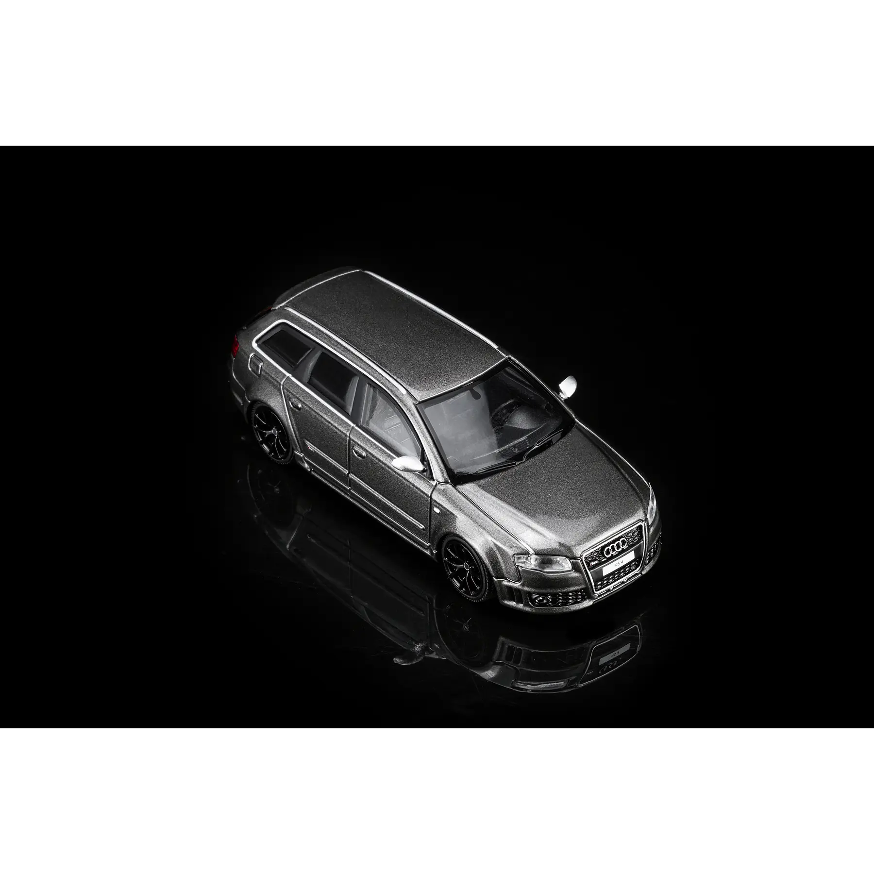 (PREVENTA) Motorhelix 1:64 Audi RS4 (B7) 2005 - grey