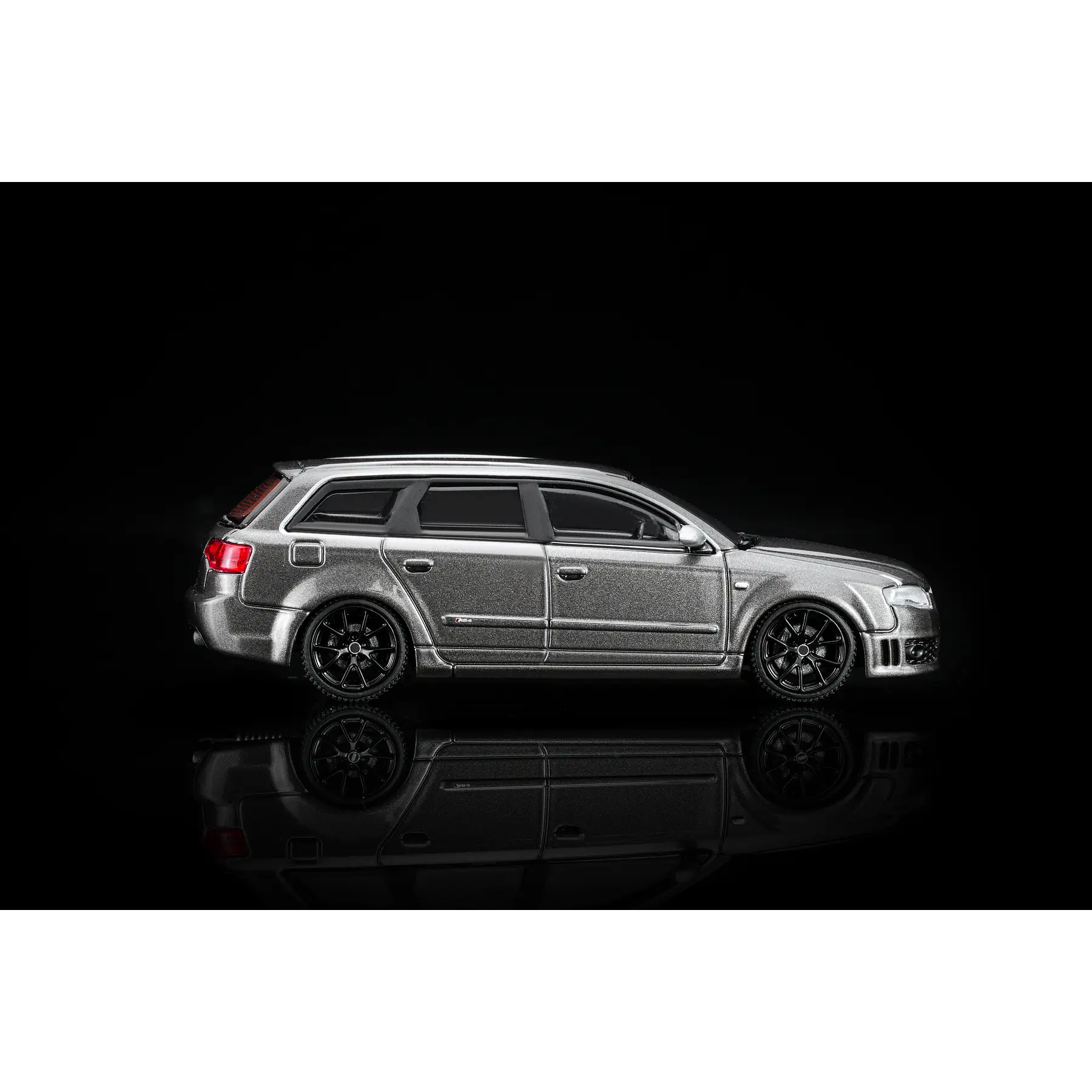 (PREVENTA) Motorhelix 1:64 Audi RS4 (B7) 2005 - grey