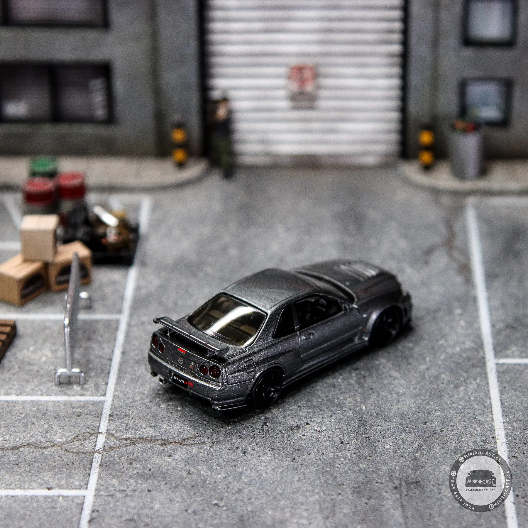 Mini GT 1:64 Nissan Skyline GT-R Dark Metal Gray (NISMO BNR34 CRS Version). 