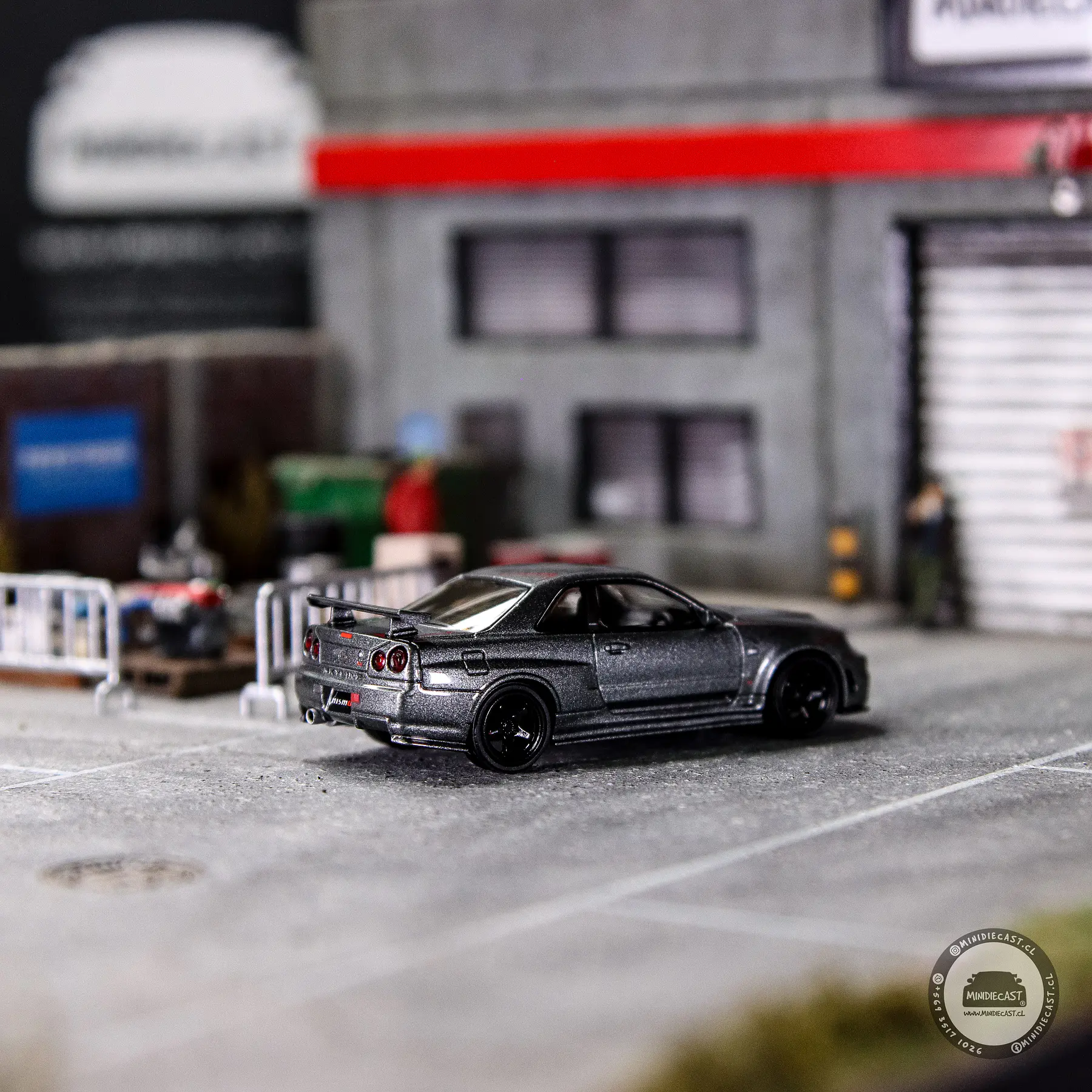 Mini GT 1:64 Nissan Skyline GT-R Dark Metal Gray (NISMO BNR34 CRS Version). 