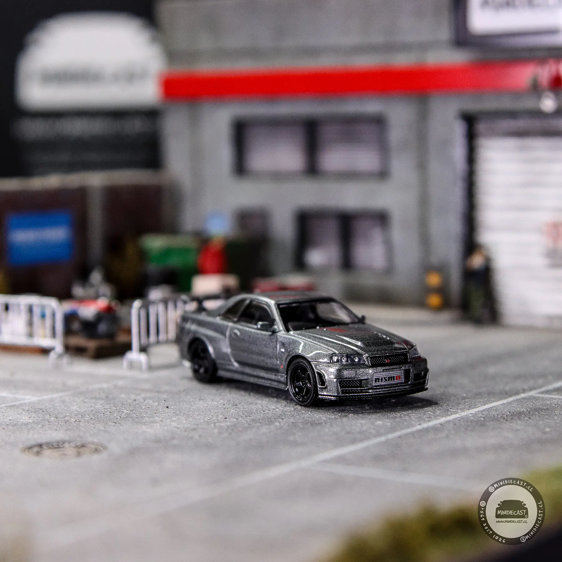 Mini GT 1:64 Nissan Skyline GT-R Dark Metal Gray (NISMO BNR34 CRS Version). 