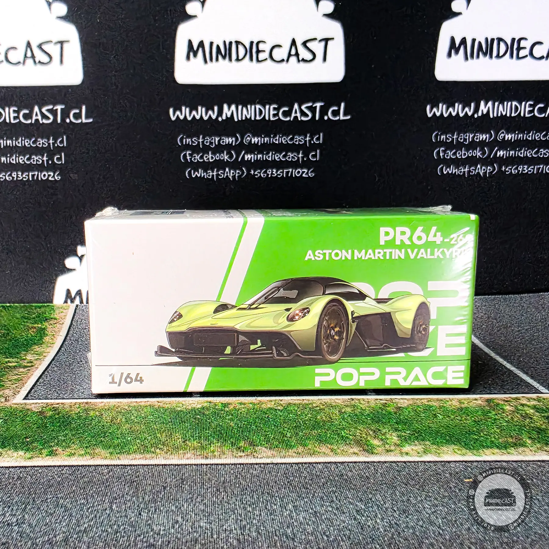 Pop Race 1:64 Aston Martin Valkyrie Iridescent Emerald (Green)