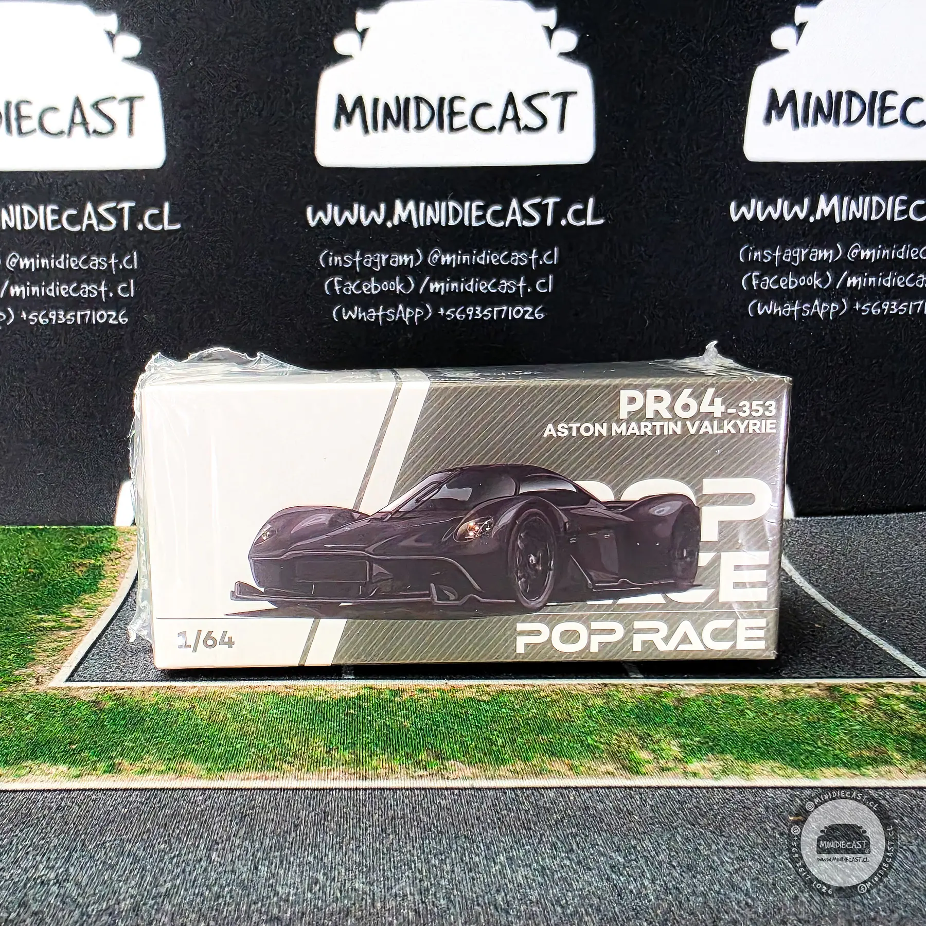 Pop Race 1:64 Aston Martin Valkyrie Caebon Edition