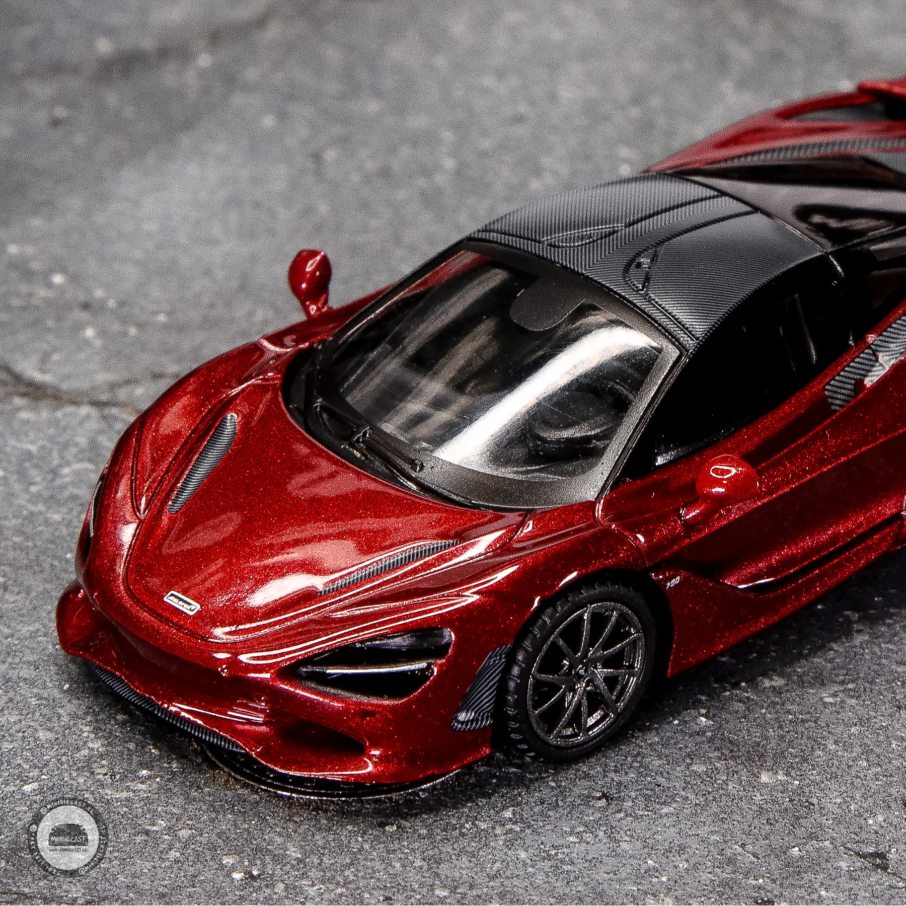 Mini GT 1:64 McLaren 750S – Amaranth Red