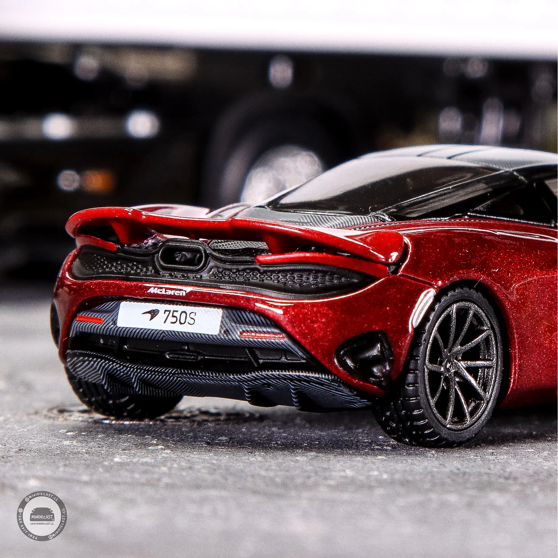 Mini GT 1:64 McLaren 750S – Amaranth Red