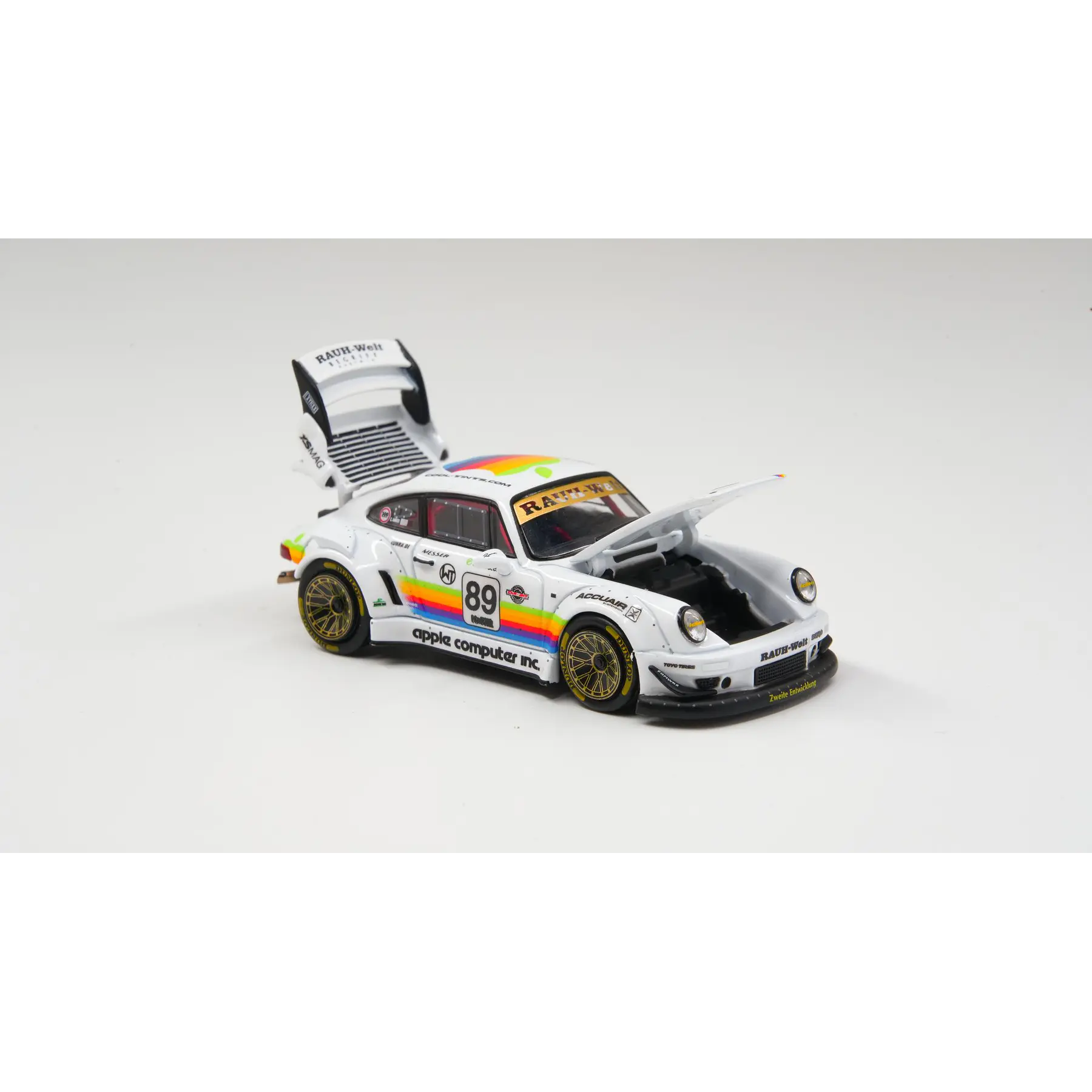 (PREVENTA) Almost Real KAIZO 1:64 Porsche RWB 930 APPLE