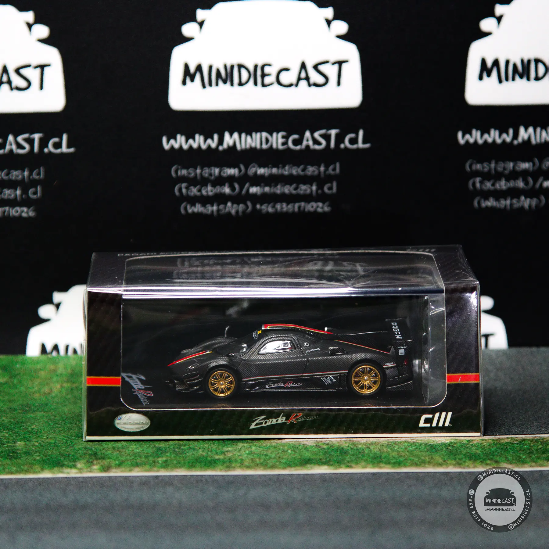 CM-Model 1:64 Pagani Zonda Revlucion Drycarbon (Complimentary Nürburgring Lap Time Model-Specific Decal)