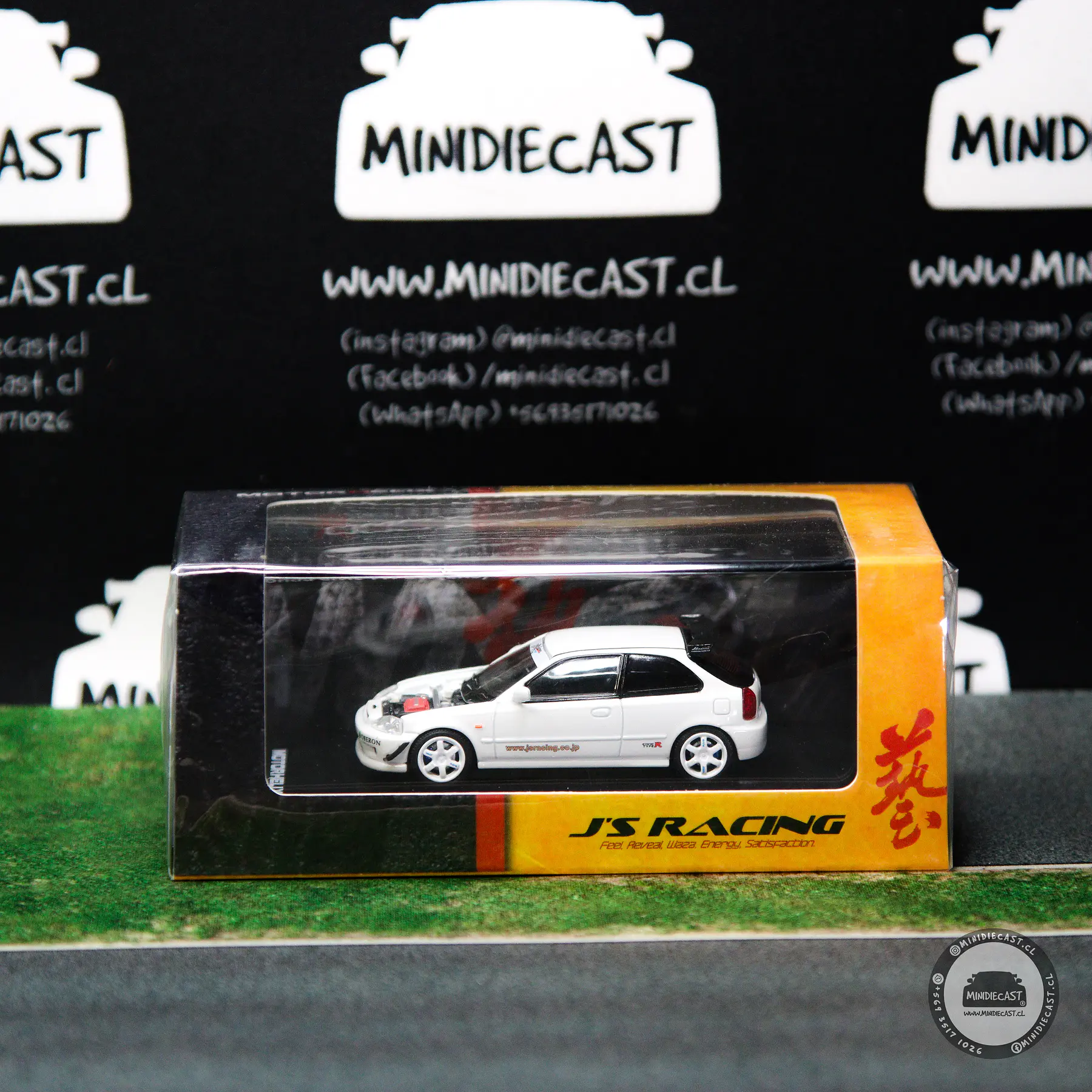 Motorhelix 1:64 Honda Civic TYPE R (EK9) J‘s Racing White