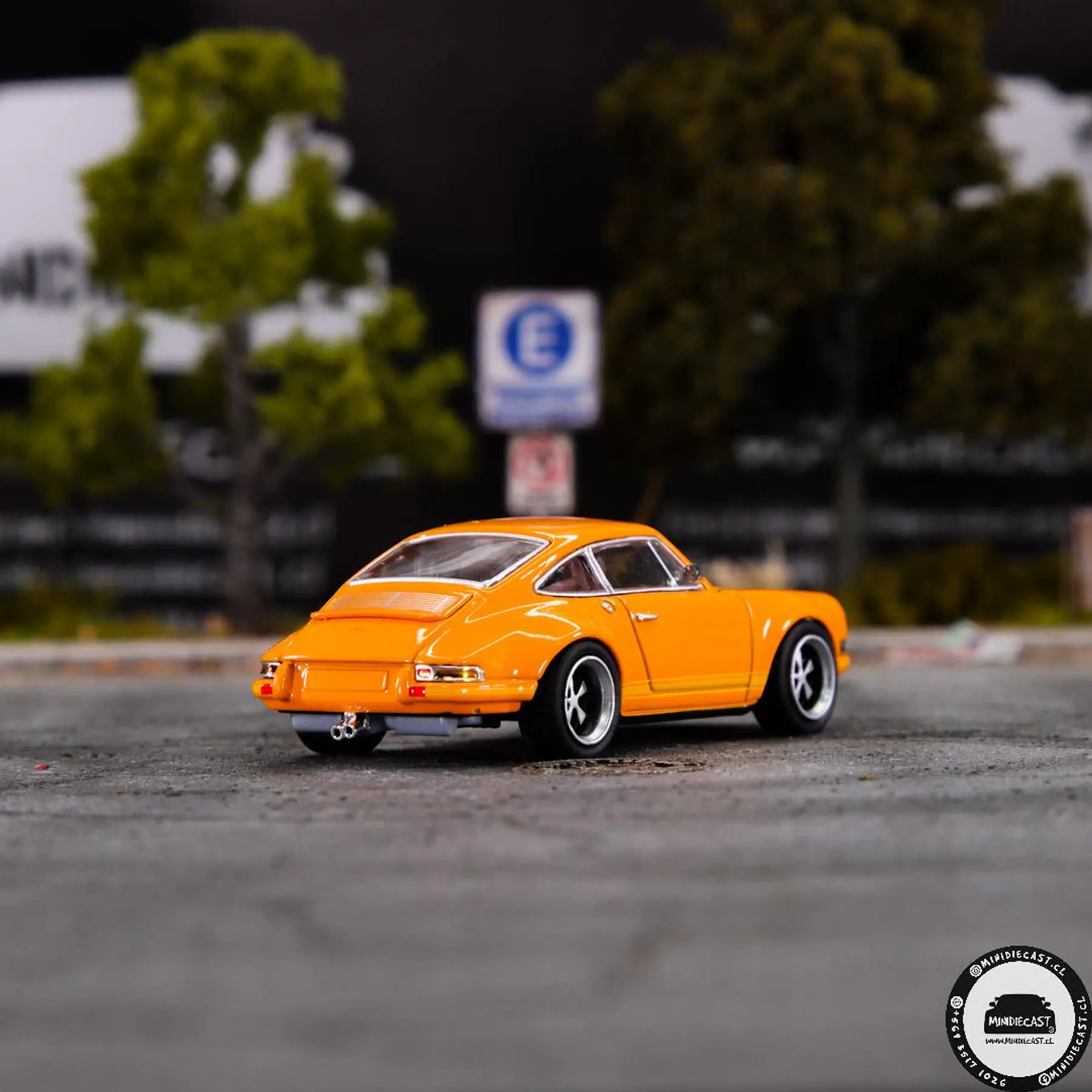 Pop Race 1:64 Porsche Singer 964 Retro Orange Classic