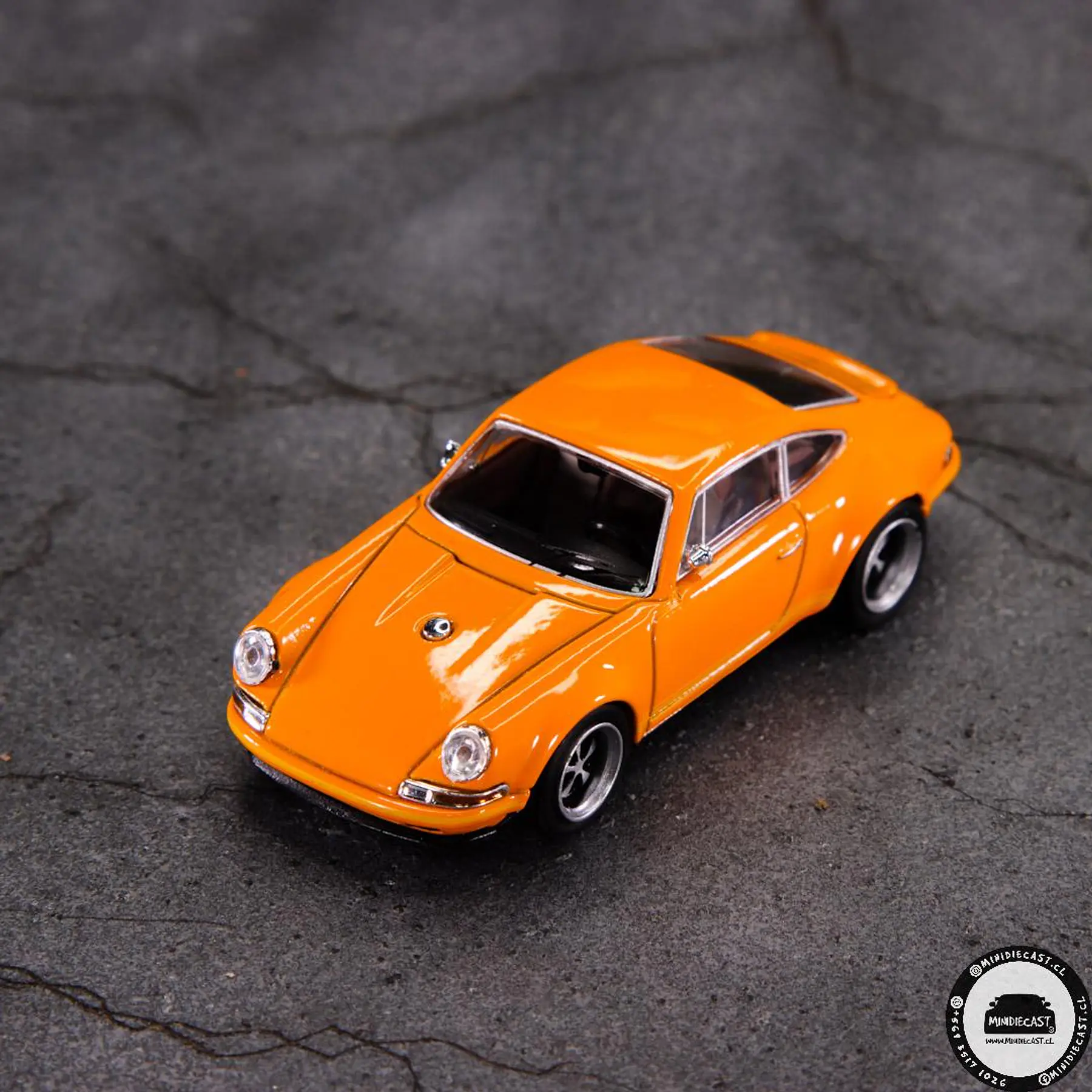 Pop Race 1:64 Porsche Singer 964 Retro Orange Classic