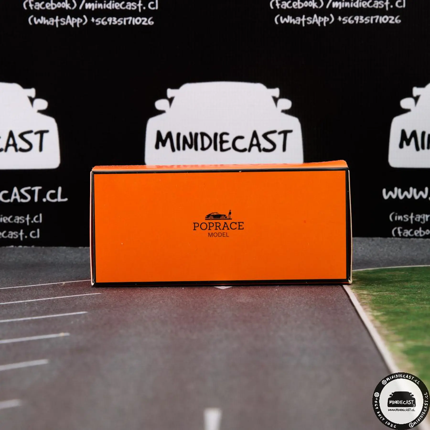 Pop Race 1:64 Porsche Singer 964 Retro Orange Classic