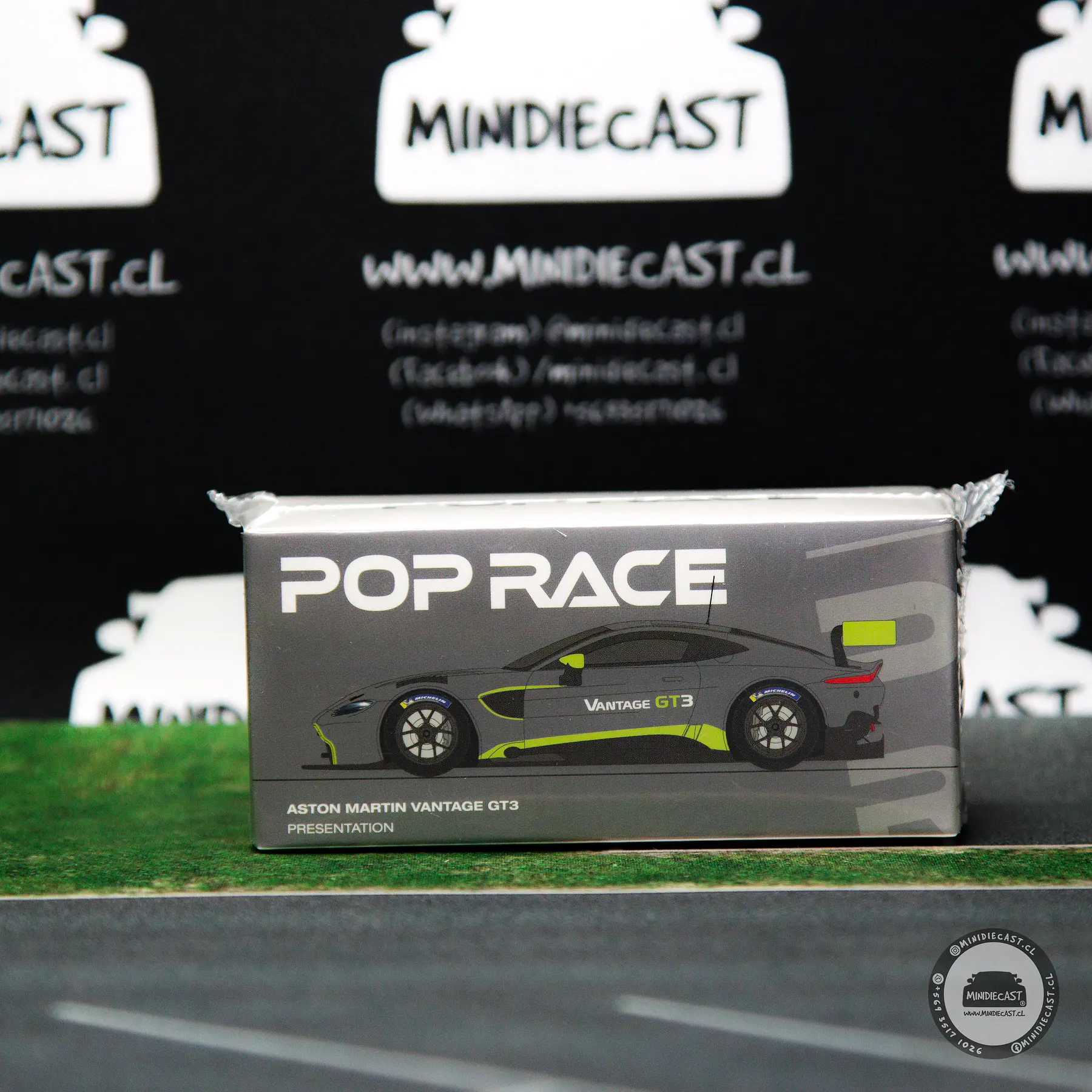 Pop Race 1:64 Aston Martin Vantage GT3 Presentation