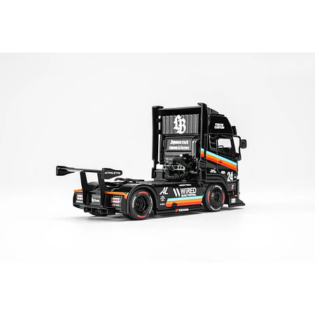 (PREVENTA) Motorhelix 1:64 LB Trucks UD QUON Head - Black Rainbow