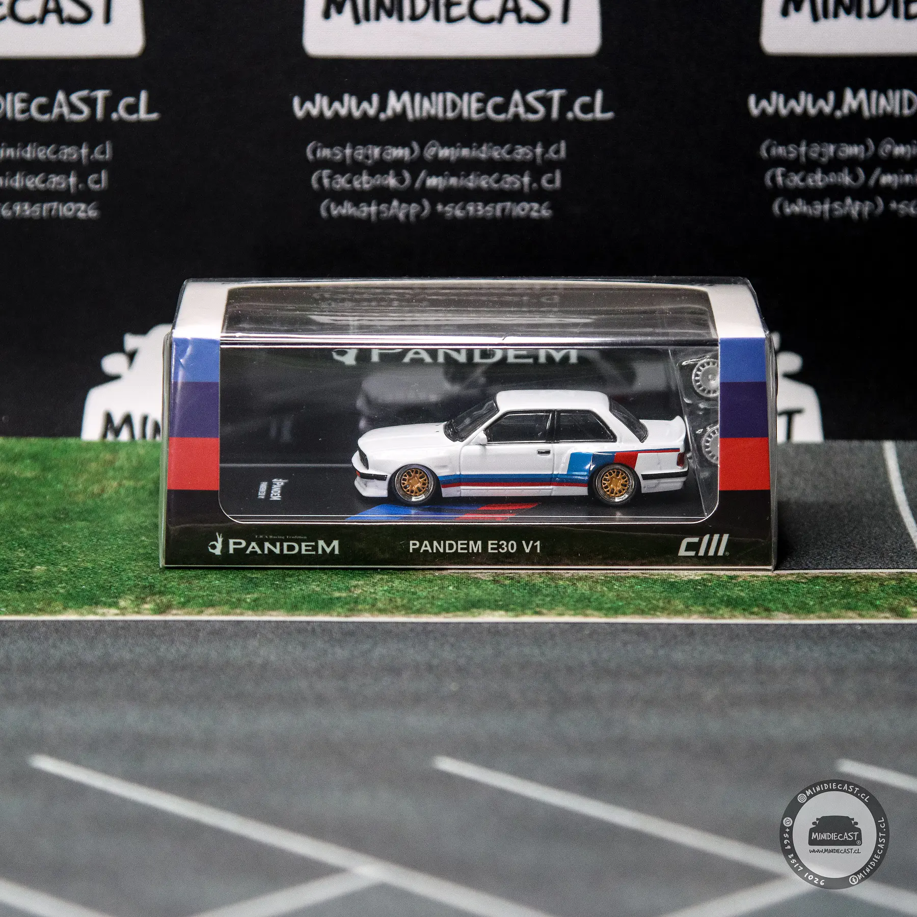 CM Model 1:64 Pandem BMW M3 E30 Alpine White with M Tri-Stripes