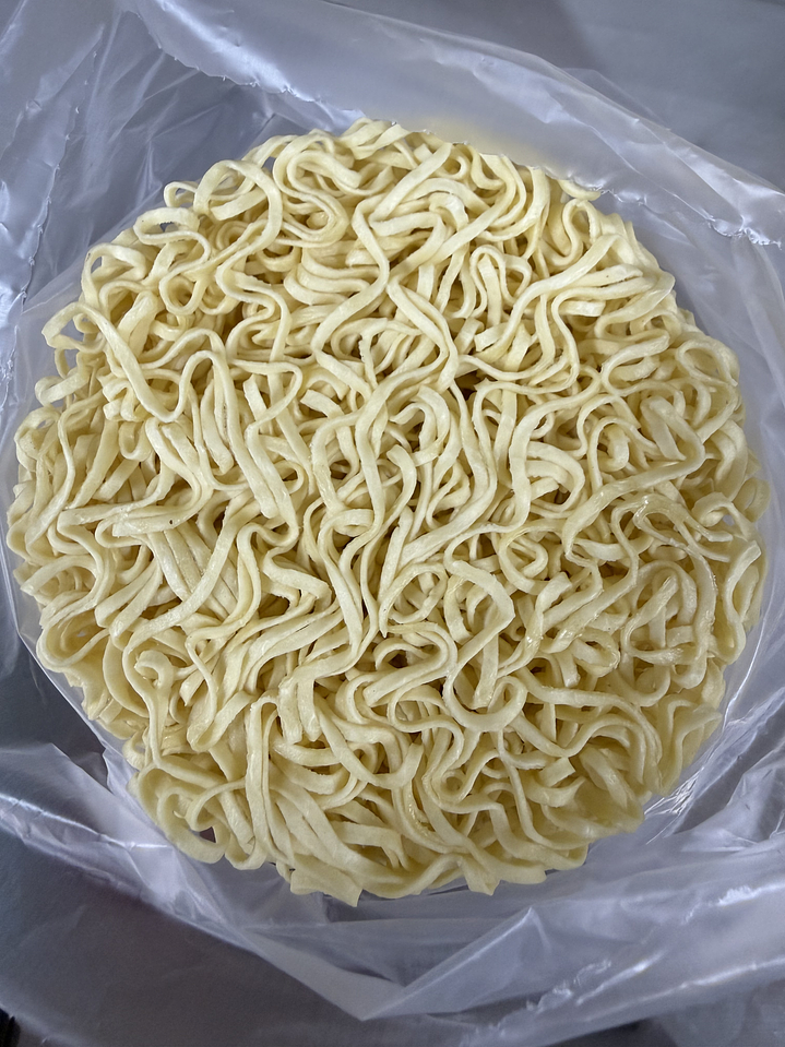Fideo crespo de Ramen 方便面饼。 FANG BIAN MIAN BING。 1
