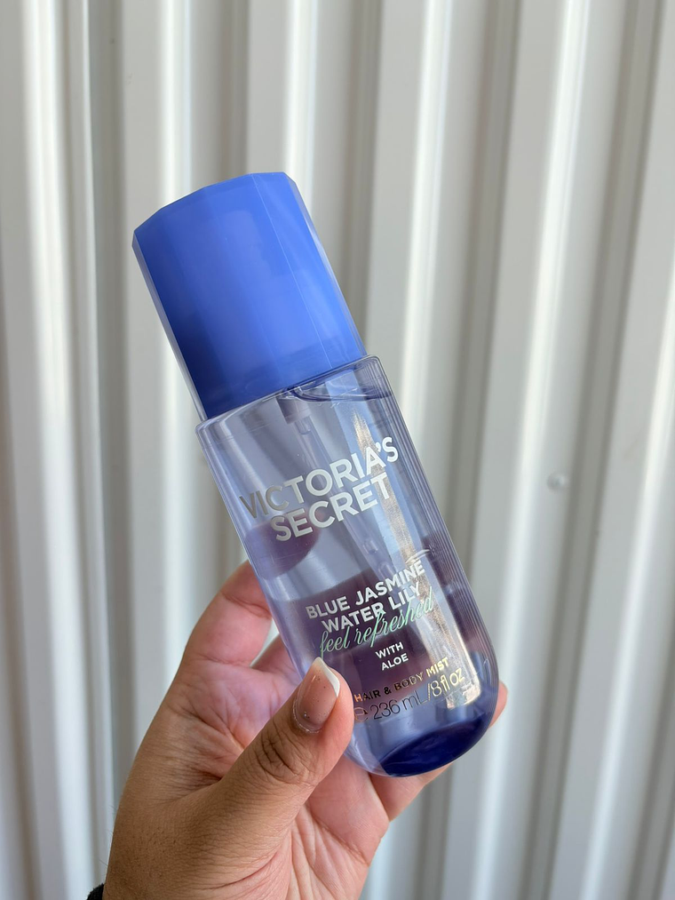 Victoria's Secret Blue Jasmine Water Lily con Aloe Hair & Body Mist 1
