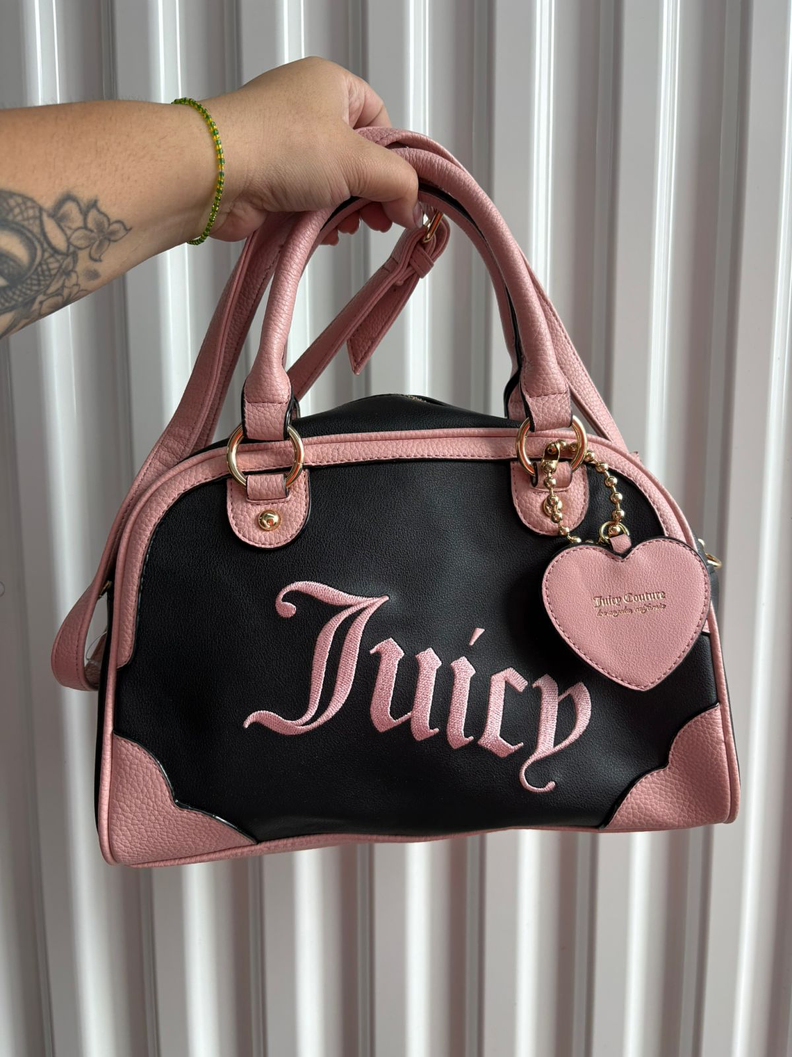 Cartera Negra Juicy 1