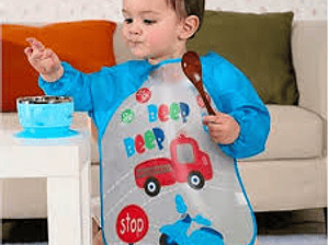 Babero con manga bebé