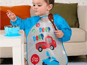 Babero con manga bebé