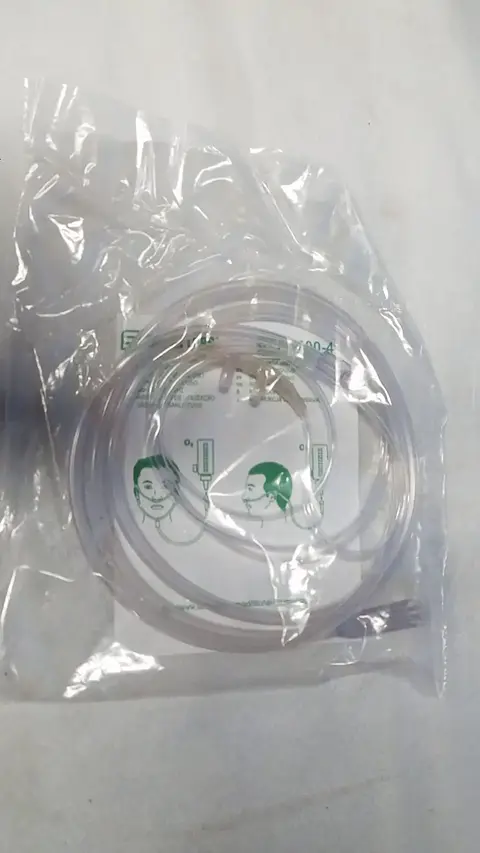 2 unidades / Cánula nasal con tubo de suministro de oxígeno de 1,2  metros. 