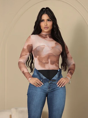 Jeans skinny con faja azul focalizado