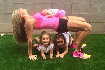  Entrenadora Fitness y mamá de 3, entrena con sus hijas.