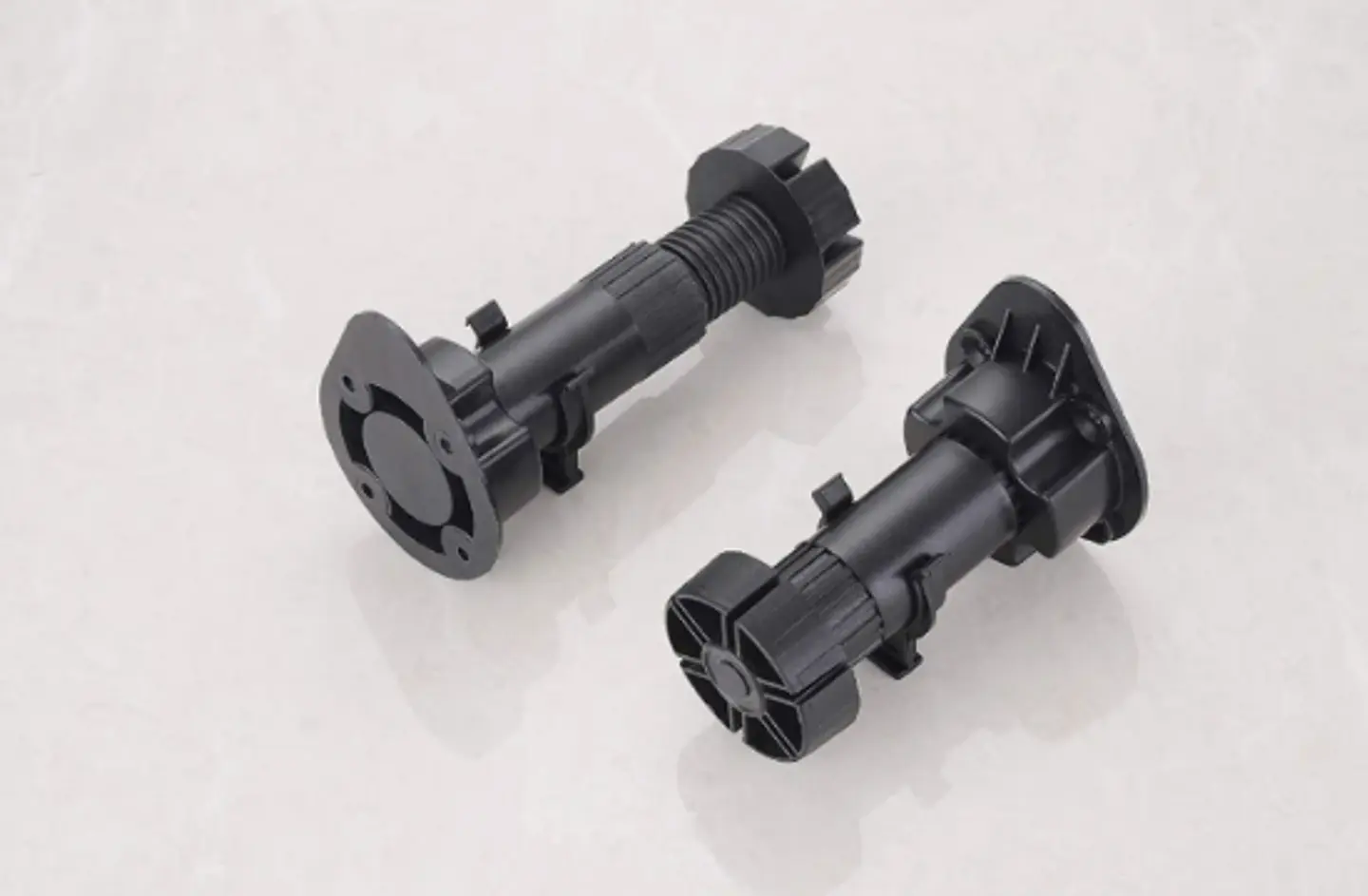 Pata Plastica Regulable 100MM-130MM 1