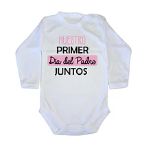 Body Nuestro Primer Día del padre juntos (letras rosa) 
