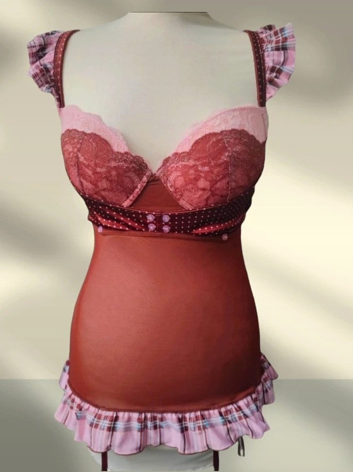 فستان نوم قصير بتصميم كورسيه منقوش باللونين الأسود والأحمر 2