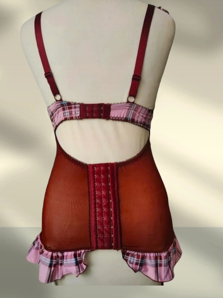 فستان نوم قصير بتصميم كورسيه منقوش باللونين الأسود والأحمر 3