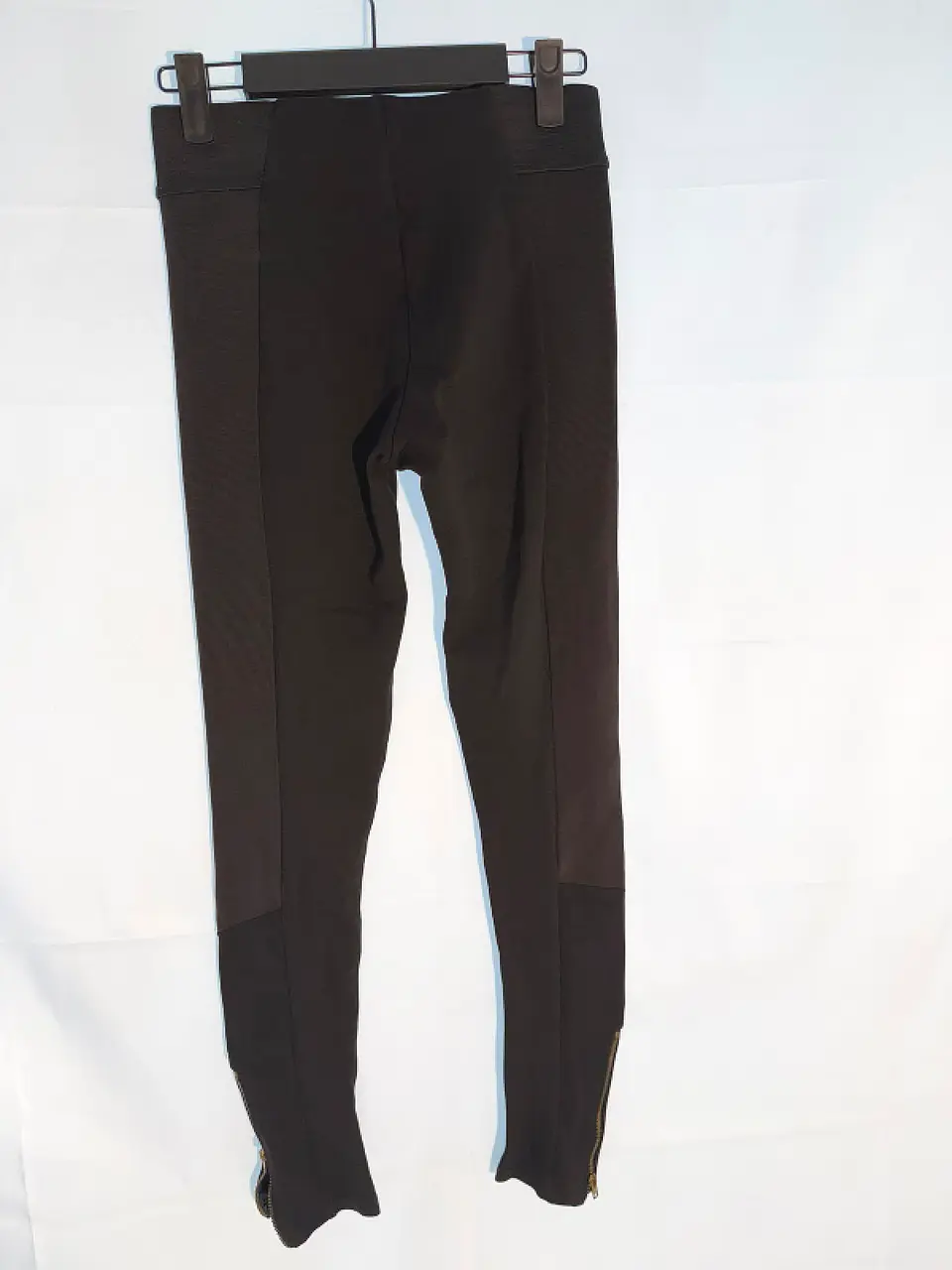 Leggings Negros con Cierres en el Bajo Zara 2