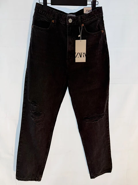 Jeans Relaxed Efecto Lavado con Rotos Zara