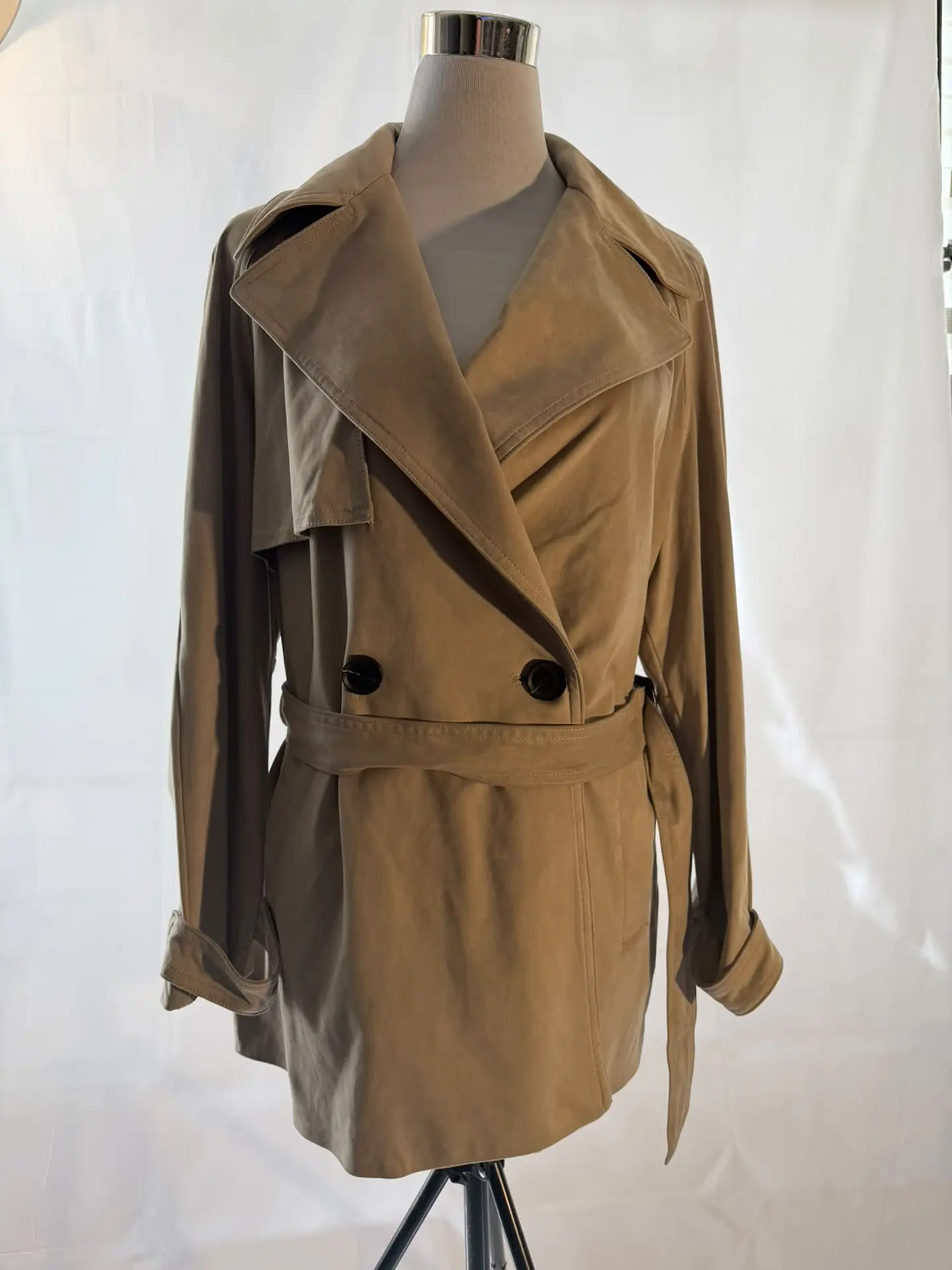 Trench Corto Efecto Gamuza Camel Zara 2