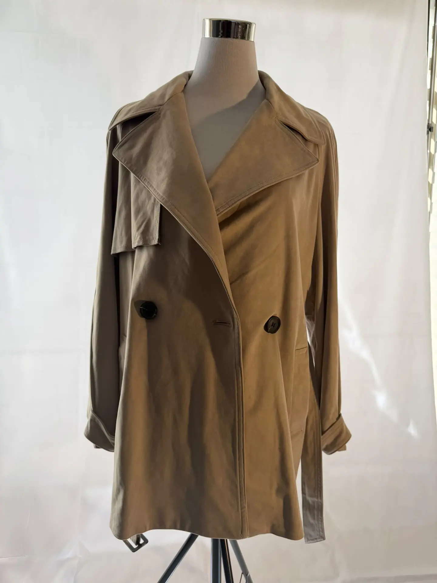 Trench Corto Efecto Gamuza Camel Zara 5