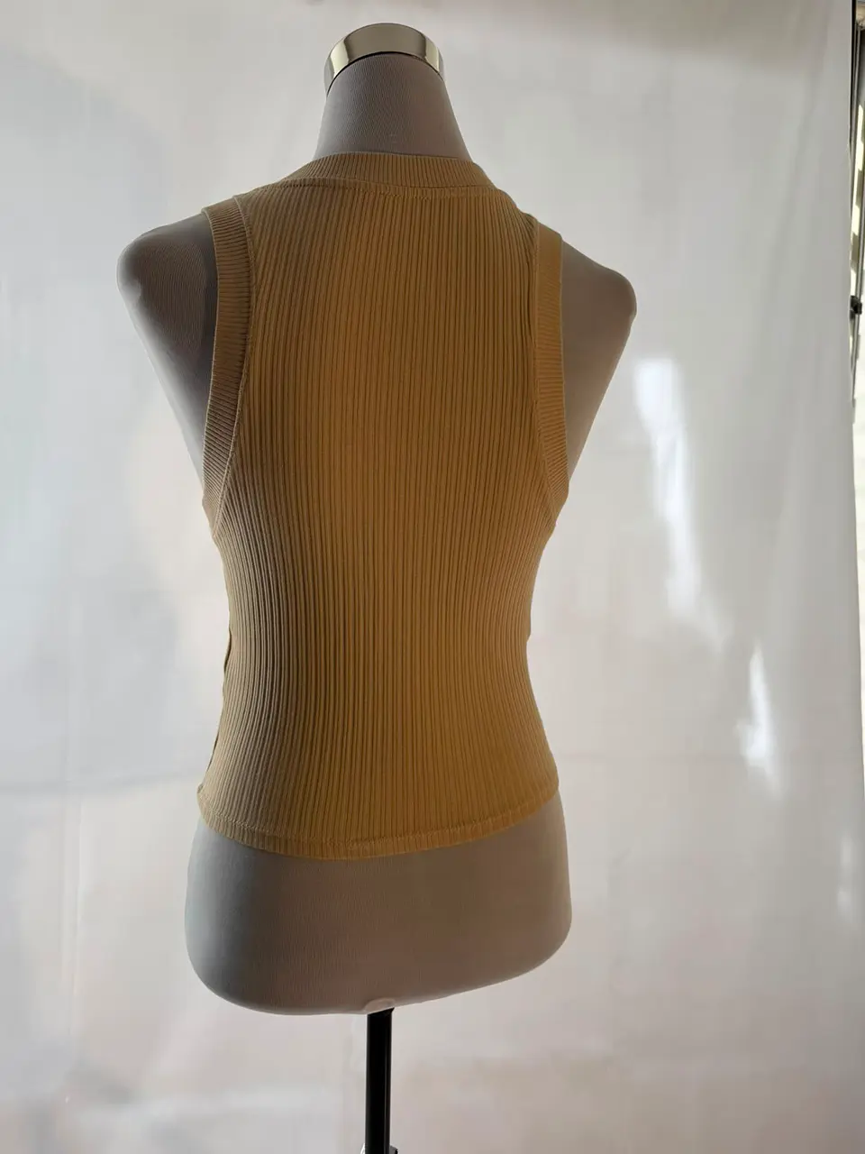 Top Zara Acanalado Cuello Alto Tono Café Claro 4