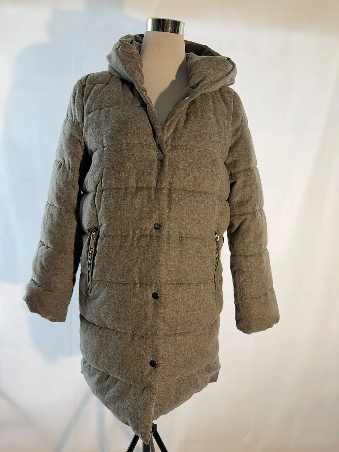 Abrigo Largo Acolchado Mango con Capucha - Gris Topo (Calce Oversize) 2
