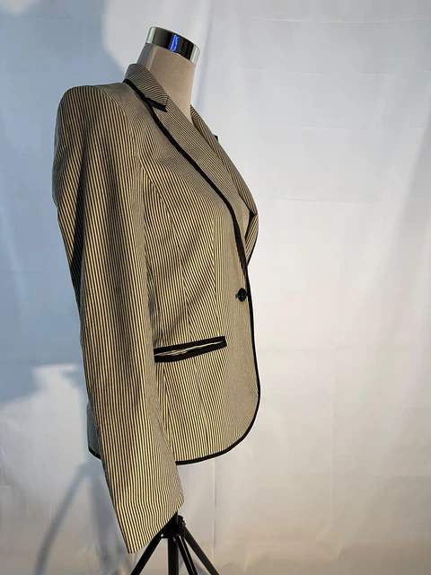 Blazer Sastre a Rayas con Ribetes Negros Mango