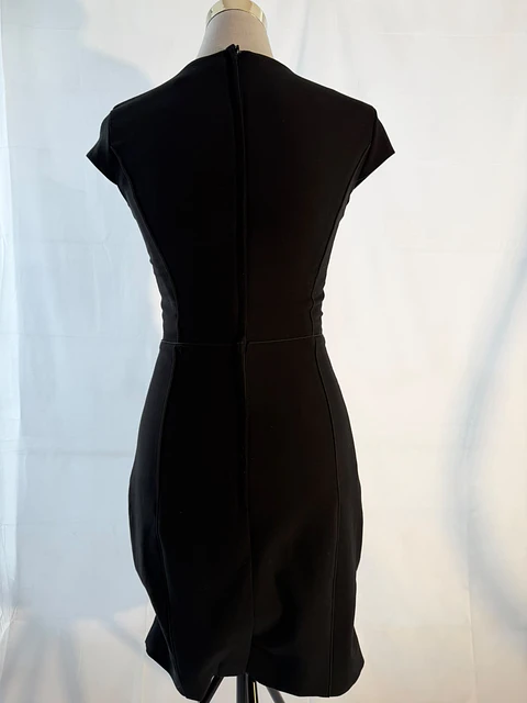 Vestido Negro Estructurado H&M (LBD) con Costuras Sastre