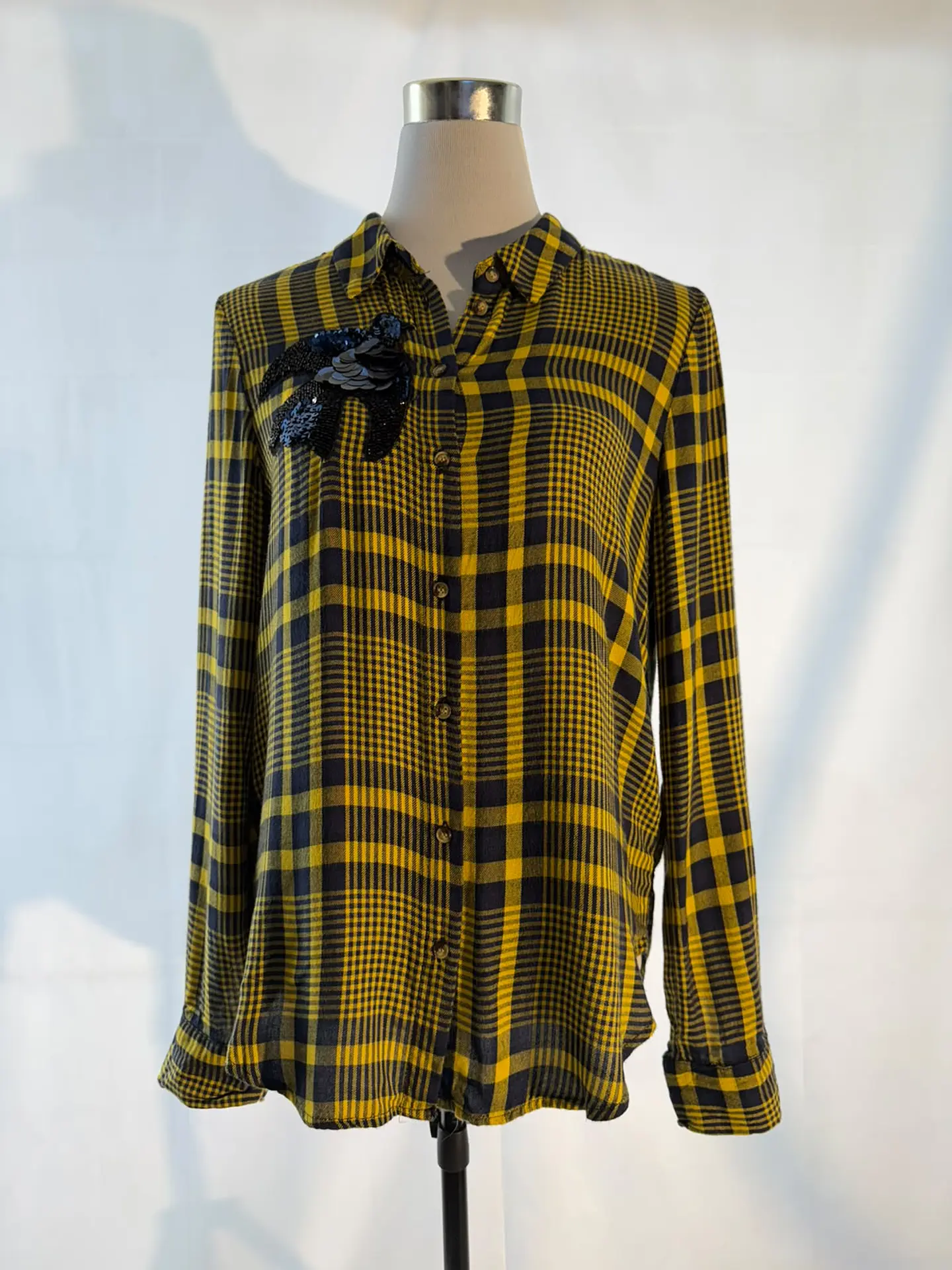 H&M Camisa de Franela Escocesa Amarilla con Insectos de Lentejuelas 2