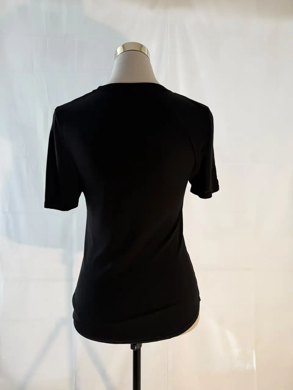 Top Básico Zara Cuello Redondo - Negro 3