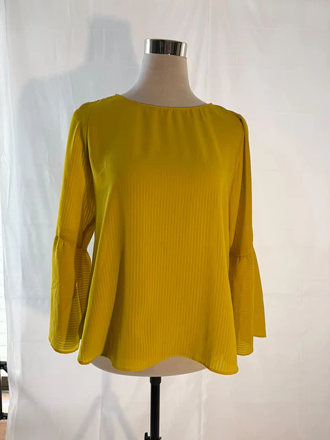 Blusa Mostaza con Mangas Campana Zara